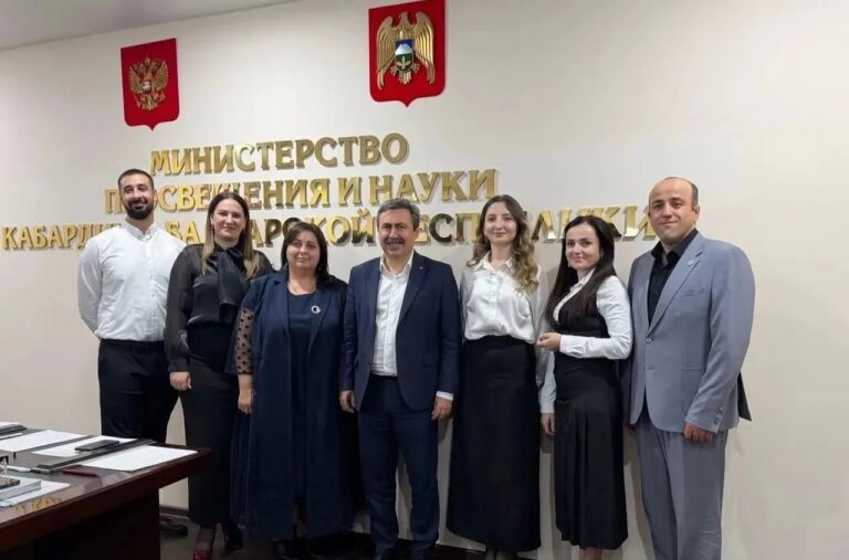 Участники региональной образовательной сессии на Машуке встретились с министром просвещения и науки КБР Анзором Езаовым